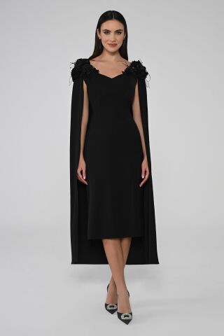 Omuzları Çiçek Aksesuarlı Pelerinli Midi Elbise Siyah - 44