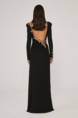 Sırt Dekolteli İşlemeli Vatkalı Uzun Elbise