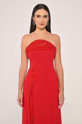 Straplez Göğsü ve Yırtmacı Payetli Krep Uzun Elbise Kırmızı - 46
