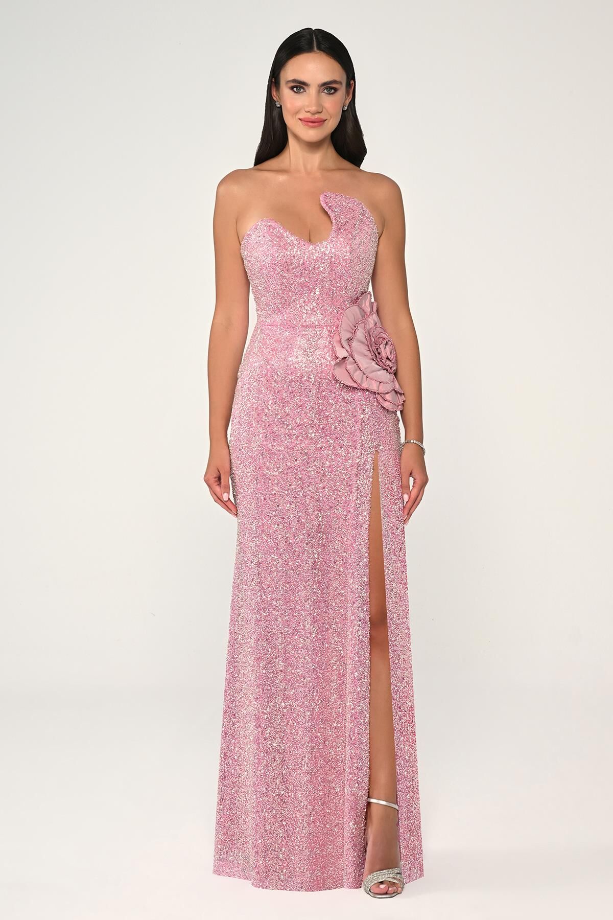 Straplez Göğüsü Asimetrik Kesim Payet Kumaş Uzun Elbise Pembe - 42