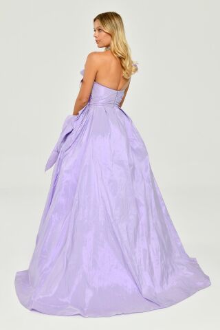 Straplez Tüy Aksesuarlı Prenses Parlak Kumaş Uzun Elbise Lila - 40