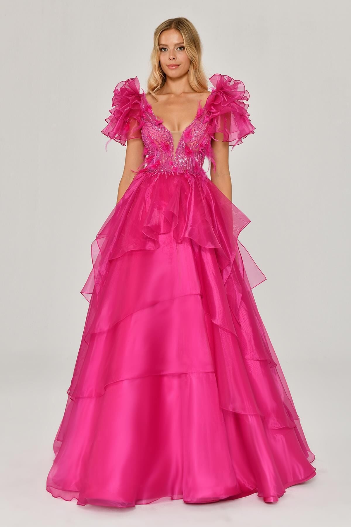 Langes Prinzessinnenkleid aus Organzastoff mit Federn und Perlenbesatz, Fuchsie – 38