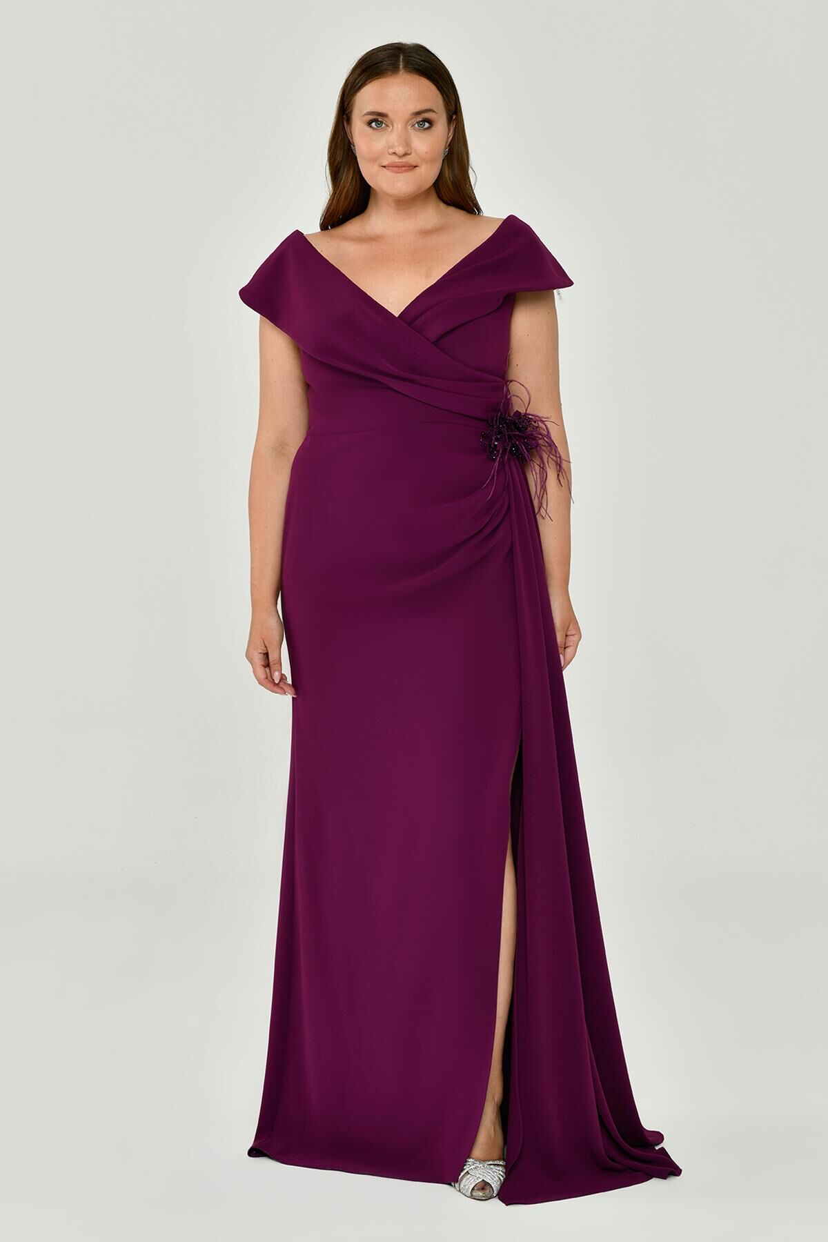 V Yaka Yırtmaçlı Krep Uzun Elbise Mürdüm - 46