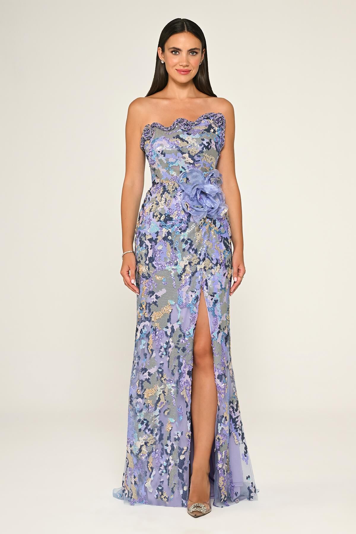 Straplez Beli Çiçek Aksesuarlı Payet Uzun Elbise Lila - 38