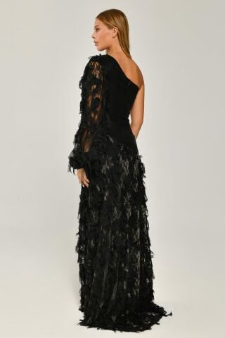 Tek Kol Beli Broşlu Yırtmaçlı Uzun Elbise