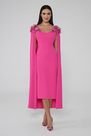 Omuzları Çiçek Aksesuarlı Pelerinli Midi Elbise Fuşya - 46