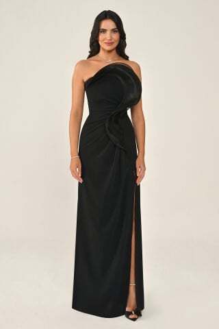 Straplez Volanlı Yırtmaçlı Uzun Elbise