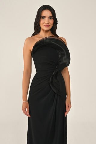 Straplez Volanlı Yırtmaçlı Uzun Elbise