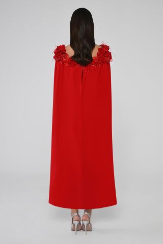 Omuzları Çiçek Aksesuarlı Pelerinli Midi Elbise Kırmızı - 38