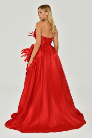 Straplez Tüy Aksesuarlı Prenses Parlak Kumaş Uzun Elbise Kırmızı - 38