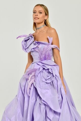 Straplez Tüy Aksesuarlı Prenses Parlak Kumaş Uzun Elbise Lila - 38