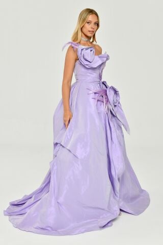 Straplez Tüy Aksesuarlı Prenses Parlak Kumaş Uzun Elbise Lila - 38