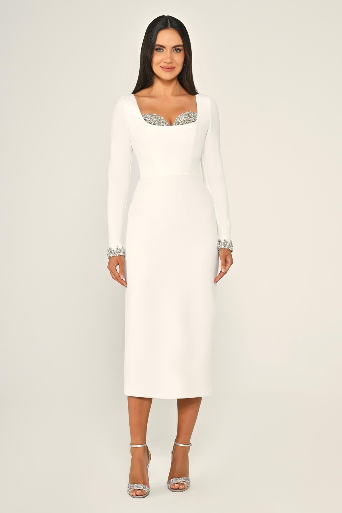 Uzun Kollu Göğüs Akesuarlı Krep Midi Elbise Beyaz - 44