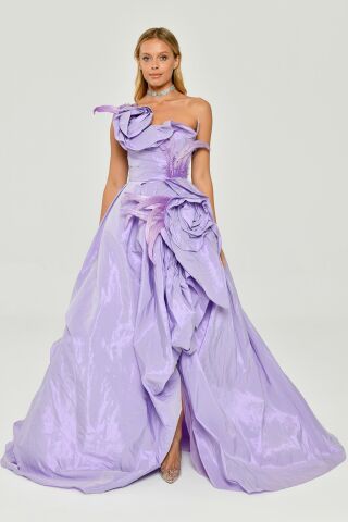 Straplez Tüy Aksesuarlı Prenses Parlak Kumaş Uzun Elbise Lila - 40