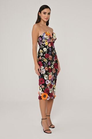 Straplez 3 Boyutlu Çiçek Aksesuralı Midi Elbise Siyah - 38