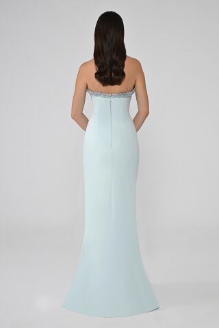 Straplez Yakası Taşlı Asimetrik Kesim Önden Yırtmaçlı Uzun Elbise AÇIK MAVİ - 44