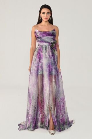 Gemustertes Chiffonkleid mit U-Boot-Ausschnitt und Schlitz vorne