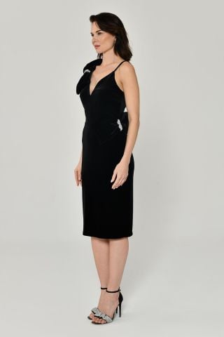 V-NECK SHOULDER ACCESSORY VELVET MIDI DRESS