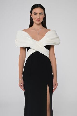 Schulterfreies langes Crêpe-Kleid mit Schlitz vorne SCHWARZ / WEISS - 46