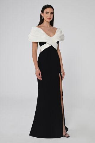 Schulterfreies langes Crêpe-Kleid mit Schlitz vorne SCHWARZ / WEISS - 46