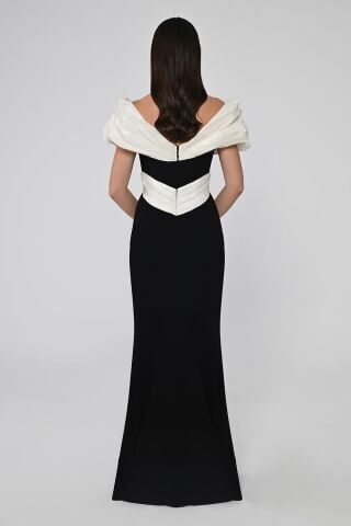 Schulterfreies langes Crêpe-Kleid mit Schlitz vorne SCHWARZ / WEISS - 46