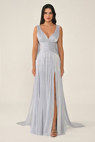 Göğüs Dekolteli Kuyruklu Parlak Şifon Uzun Elbise