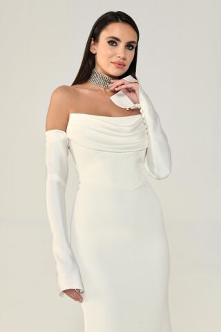 Trägerloses, langes Kleid mit Fischgrät-Ausschnitt, Weiß – 44