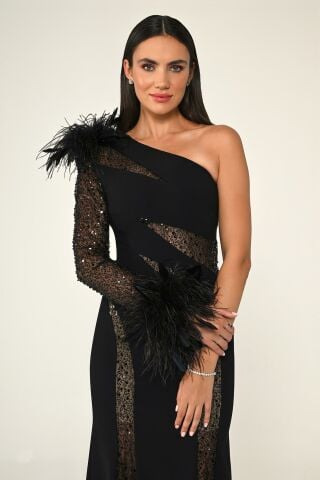 Tek Omuz Tüy Eksesuarlı Payetli Krep Uzun Elbise