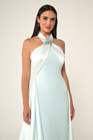 Boyundan Geçmeli Çiçek Aksesuarlı Uzun Elbise Siyah - 42