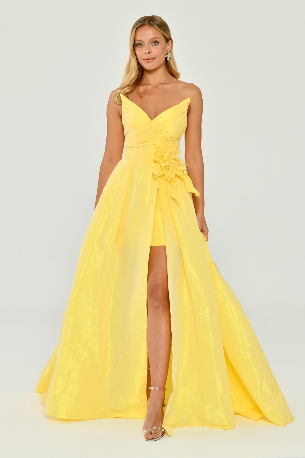 Straplez Yandan Yırtmaçlı parlak Kumaş Uzun Elbise SARI - 42