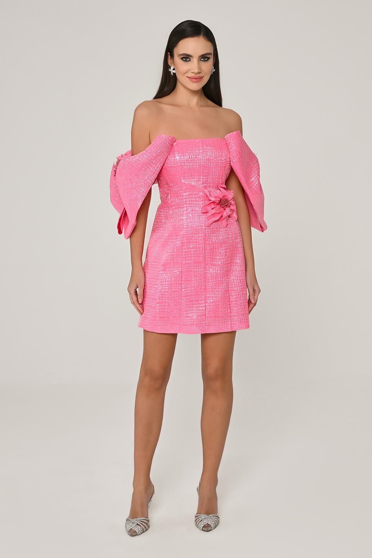 Düşük Kol Beli Çiçek Aksesuarlı Kısa Elbise Fuşya - 42