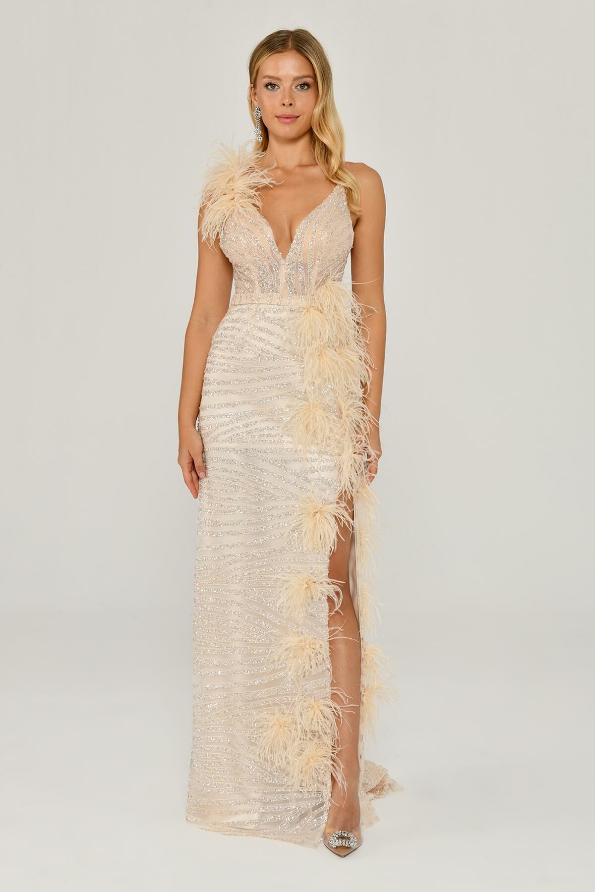 İp Askılı Sırt İp Askılı V Yaka Otriş Akesuarlı Pullu Kumaş Uzun Elbise