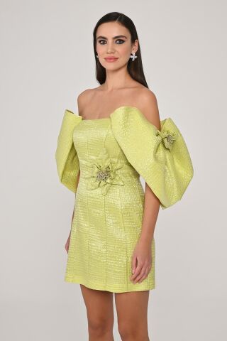 Düşük Kol Beli Çiçek Aksesuarlı Kısa Elbise ELMA YEŞİLİ - 44