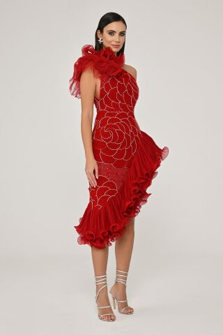 Tek Omuz Çiçek Aksesuarlı Asimetrik Kesim Şifon Midi Elbise Kırmızı - 38