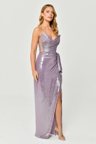 Straplez Üst Piliseli Önden Yırtmaçlı Parlak Şifon Uzun Elbise Lila - 44