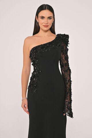 Tek Kollu Payet İşlemeli Yandan Yırtmaçlı Krep Uzun Elbise Siyah - 44