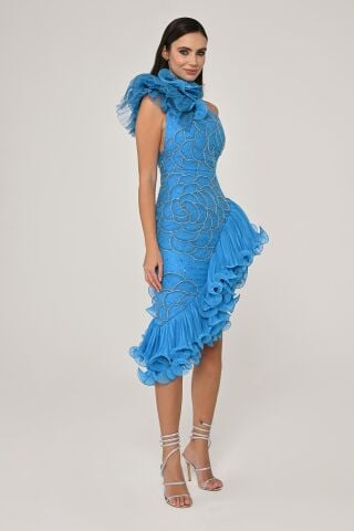 Tek Omuz Çiçek Aksesuarlı Asimetrik Kesim Şifon Midi Elbise MAVİ - 40