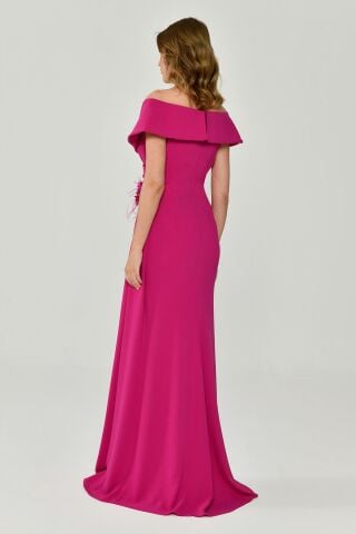 Düşük Omuz Beli Çiçek Aksesuarlı Krep Uzun Elbise Fuşya - 42