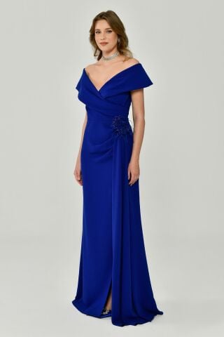 Düşük Omuz Beli Çiçek Aksesuarlı Krep Uzun Elbise SAKS - 42