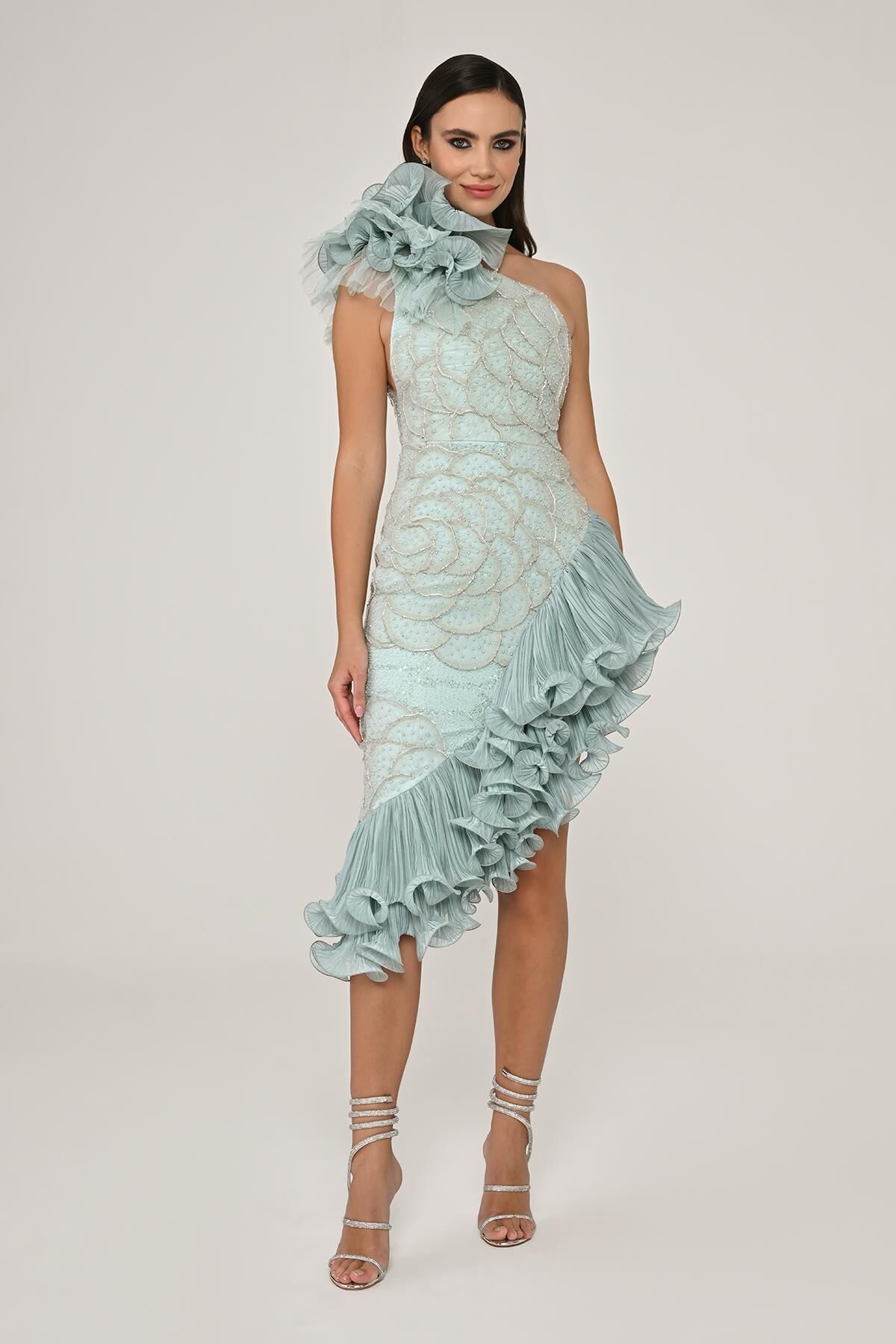 Tek Omuz Çiçek Aksesuarlı Asimetrik Kesim Şifon Midi Elbise MİNT - 38