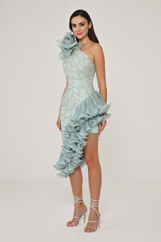 Tek Omuz Çiçek Aksesuarlı Asimetrik Kesim Şifon Midi Elbise MİNT - 38