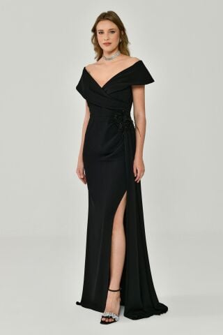 Düşük Omuz Beli Çiçek Aksesuarlı Krep Uzun Elbise Siyah - 38