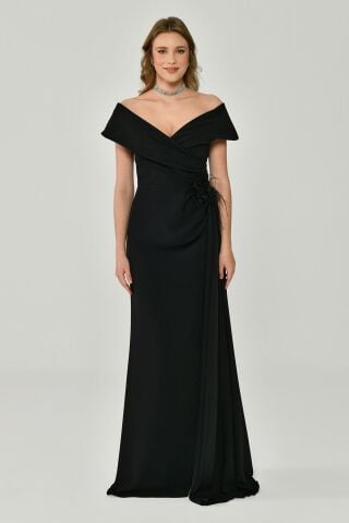 Düşük Omuz Beli Çiçek Aksesuarlı Krep Uzun Elbise Siyah - 40