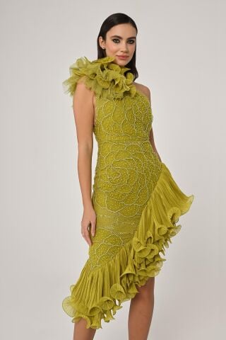 Tek Omuz Çiçek Aksesuarlı Asimetrik Kesim Şifon Midi Elbise ELMA YEŞİLİ - 36