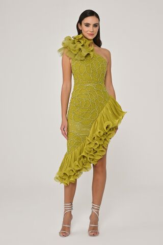 Tek Omuz Çiçek Aksesuarlı Asimetrik Kesim Şifon Midi Elbise ELMA YEŞİLİ - 38