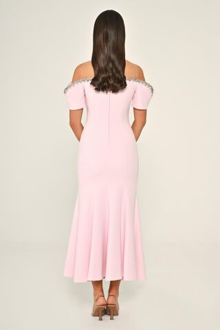 Yakası Taşlı Düşük Kol Krep Midi Elbise Pembe - 44