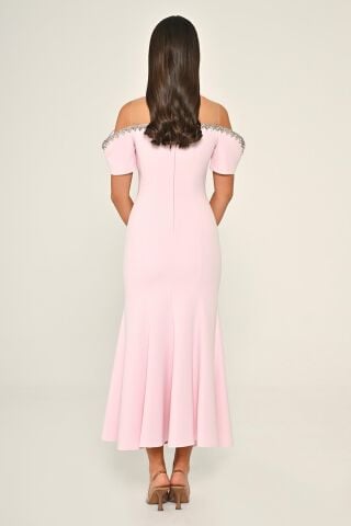 Yakası Taşlı Düşük Kol Krep Midi Elbise Pembe - 44