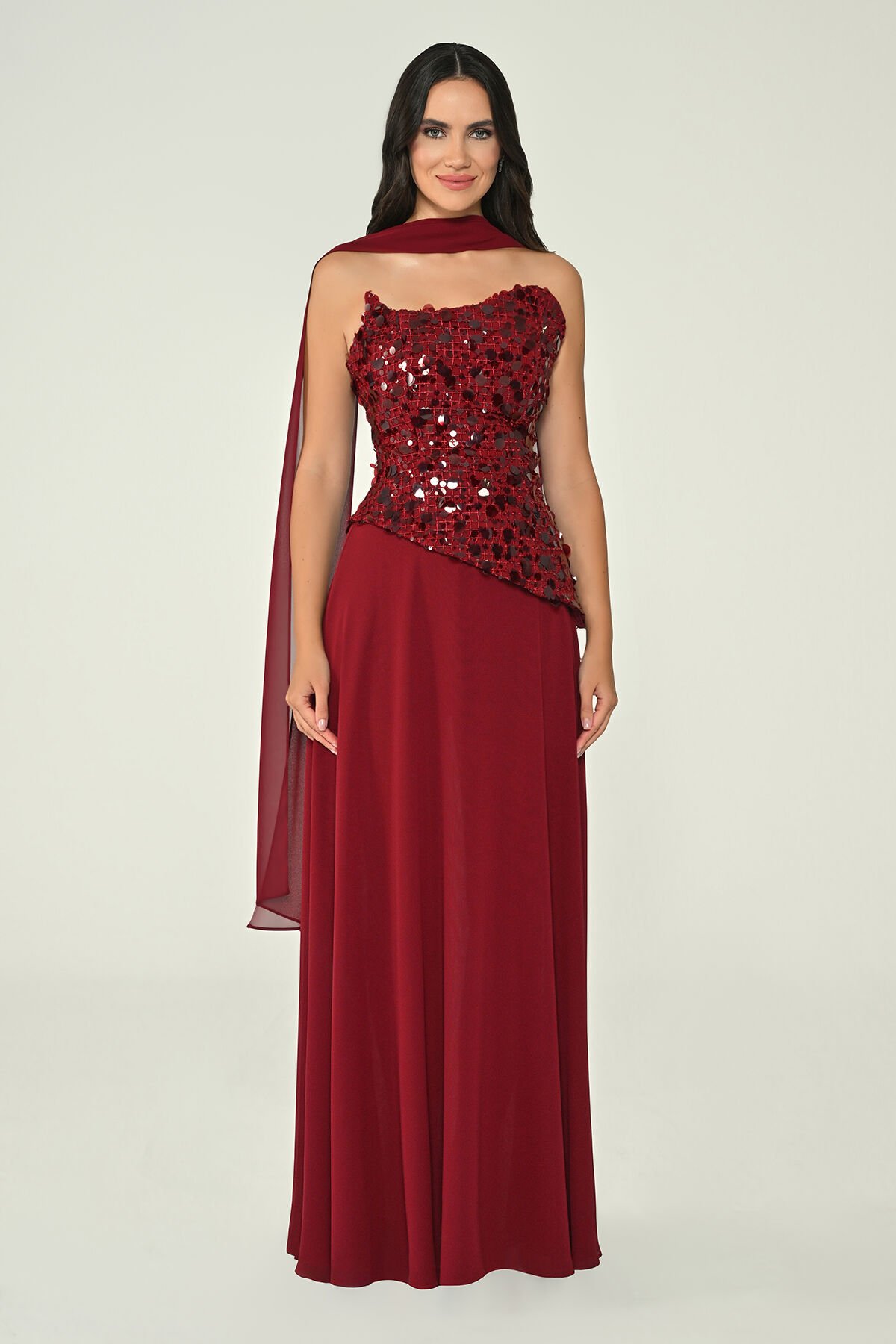 Straplez Üstü Pullu Payet Asimetrik Kesim Şallı Şifon Uzun Elbise