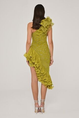 Tek Omuz Çiçek Aksesuarlı Asimetrik Kesim Şifon Midi Elbise ELMA YEŞİLİ - 40