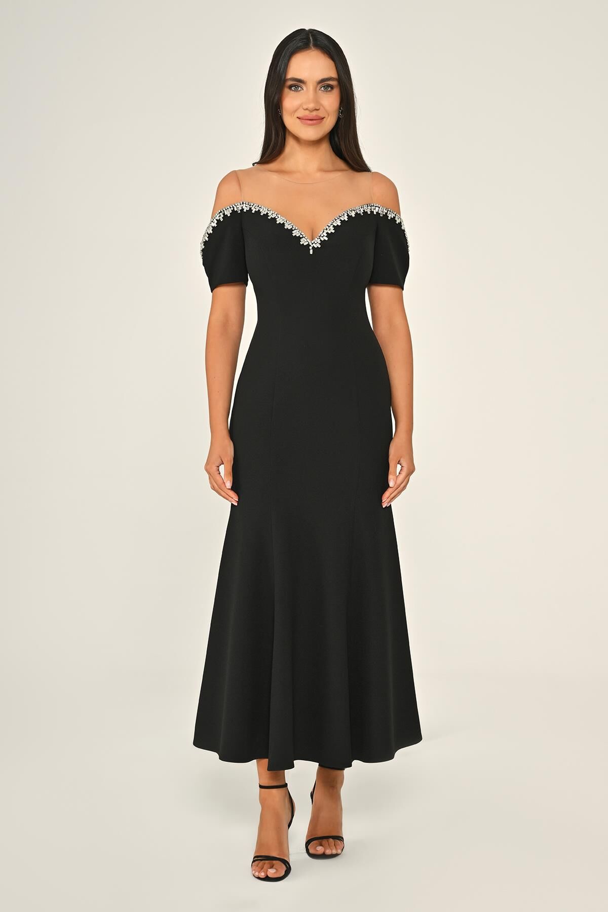 Yakası Taşlı Düşük Kol Krep Midi Elbise Siyah - 40